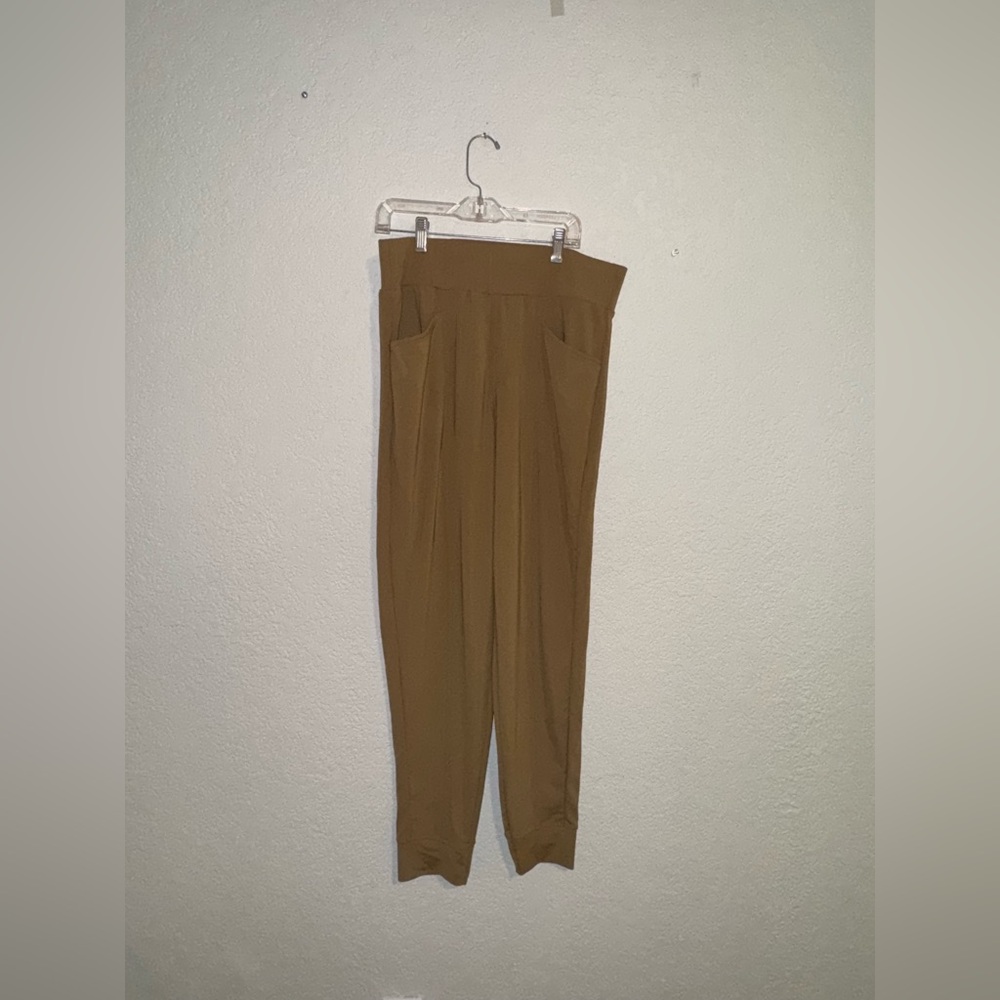 Saks Fifth Avenue Taupe Joggers with Pockets
